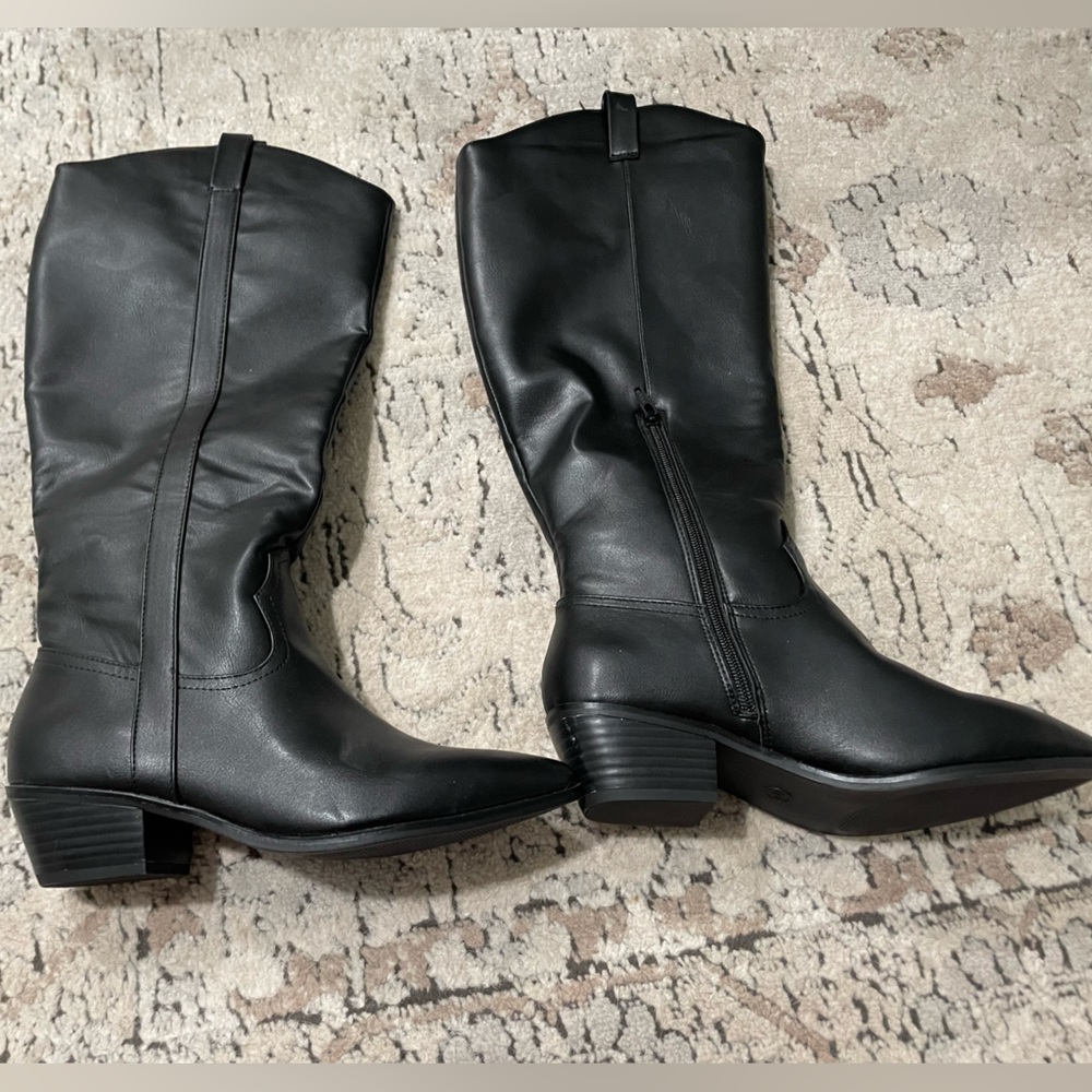 Black western boots